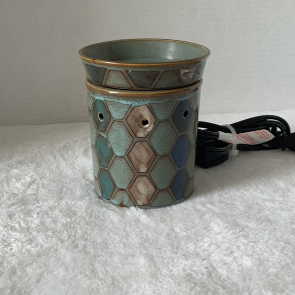 Scentsy Hexagon Patterned Warmer - Green and Blue - Picture 1 of 6